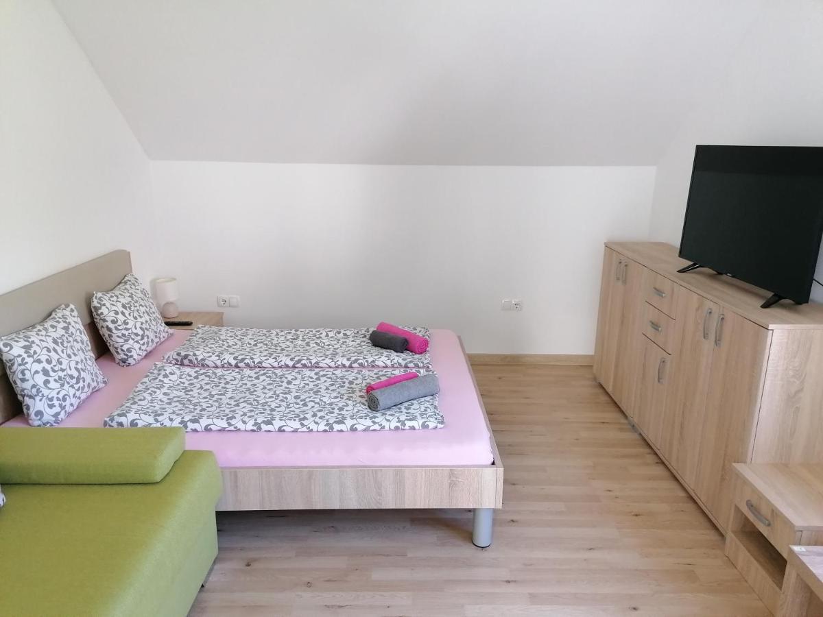 Zirovnica Apartment Marjetka מראה חיצוני תמונה