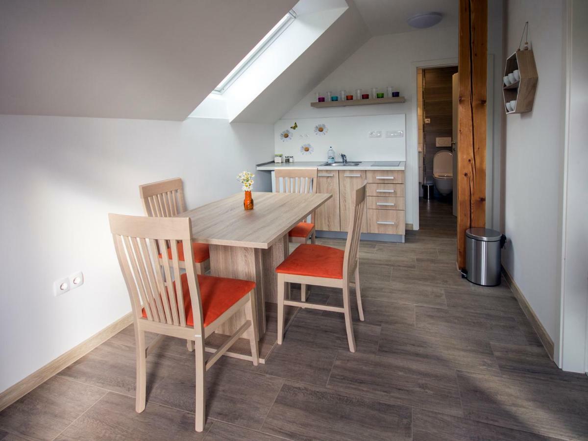 Zirovnica Apartment Marjetka מראה חיצוני תמונה